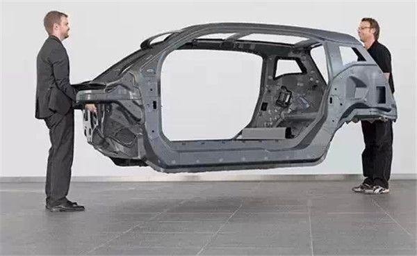 很多人認(rèn)為車越重越穩(wěn)，那么輕量化設(shè)計(jì)后還安全嗎？