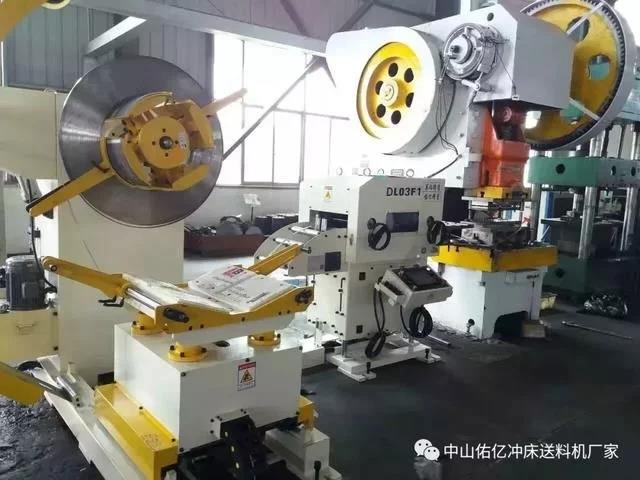 沖壓三合一送料機(jī)在汽車零部件沖壓自動化生產(chǎn)線運(yùn)用