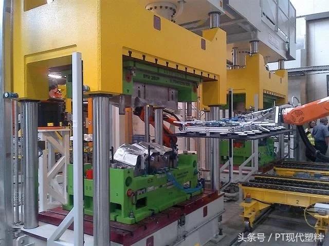 阻隔汽車排氣管釋放的熱量這條自動化的鋁質(zhì)隔熱板生產(chǎn)線功不可沒