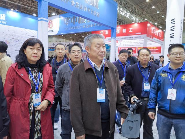 2018武漢國(guó)際新能源汽車工業(yè)展在武漢盛大開(kāi)幕