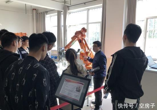 國產(chǎn)工業(yè)機(jī)器人市場發(fā)展未來如何