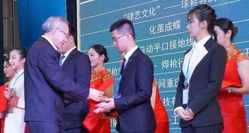 智能巡檢機(jī)器人守護(hù)工業(yè)安全，白云學(xué)子斬獲國家技能大賽一等獎